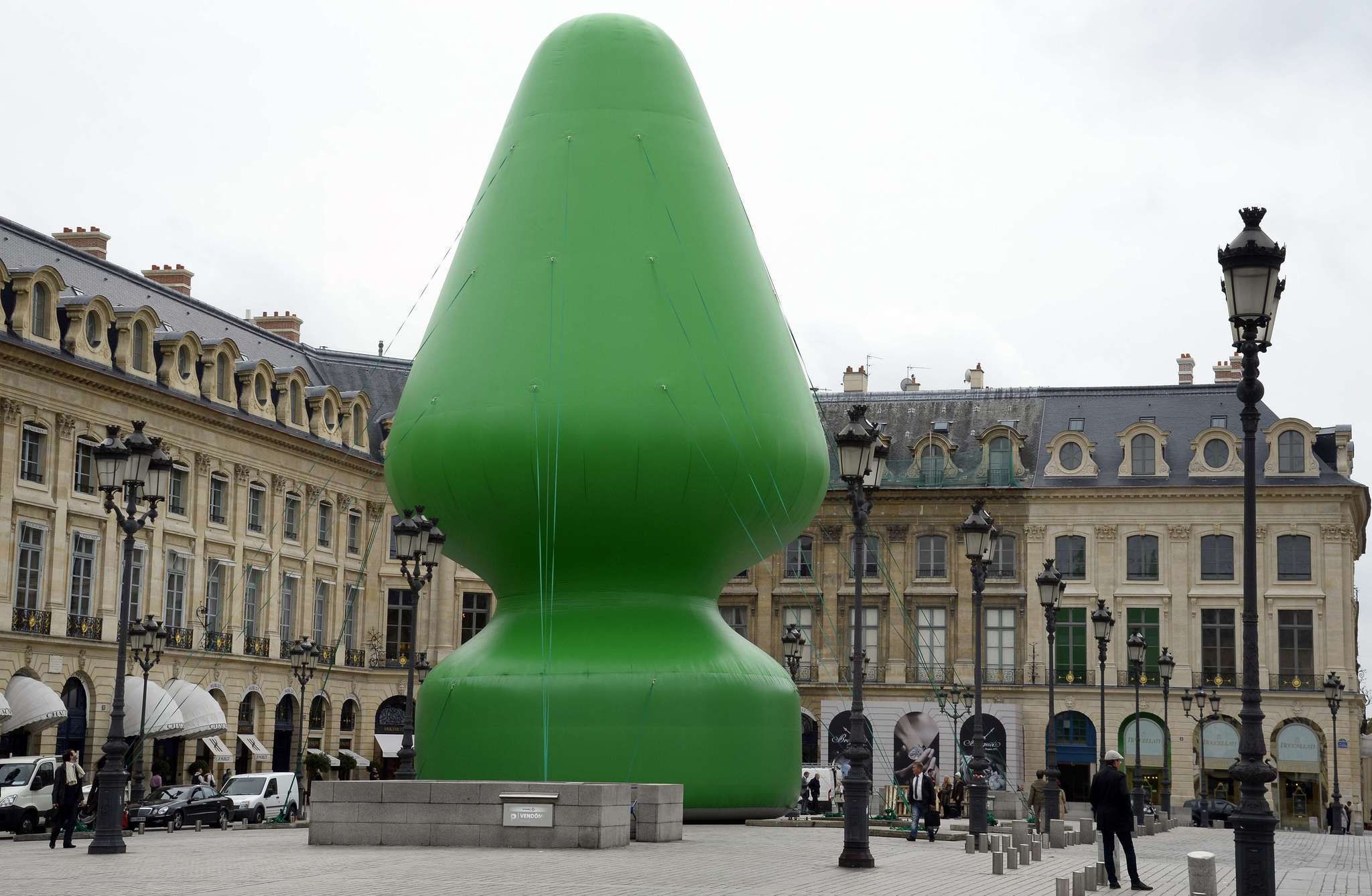 MCCARTHY Paul, Tree, Place Vendôme, Paris, 2014